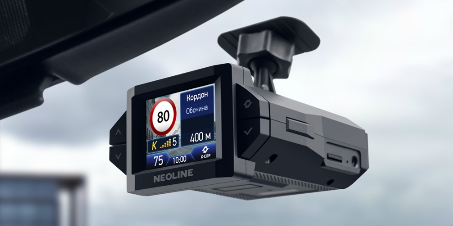 Neoline X-COP 9300c на стекле в салоне автомобиля