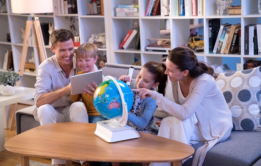 Интерактивный глобус для изучения географии и истории всей семьей.