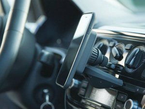 Автомобильное беспроводное ЗУ и держатель с креплением в CD-слот XVIDA Wireless Charging CD Mount, черный, фото 3