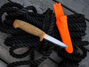 Нож Morakniv Floating Serrated Knife, нержавеющая сталь, пробковая ручка, оранжевый. 13131, фото 3